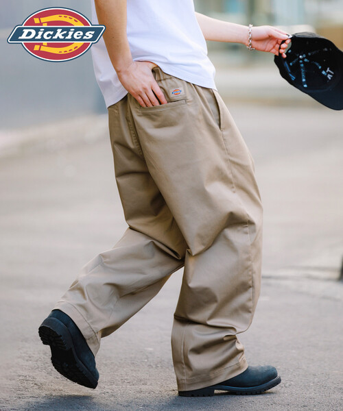 FREAK'S STORE（フリークスストア）の「限定展開 Dickies×FREAK'S STORE ディッキーズ 別注 ワイドシルエット バレルレッグ ワークパンツ（チノパンツ・メンズ・ベージュ/インディゴブルー/ブラック/ブラック系その他・SMALL/MEDIUM/LARGE）」の5枚目の写真