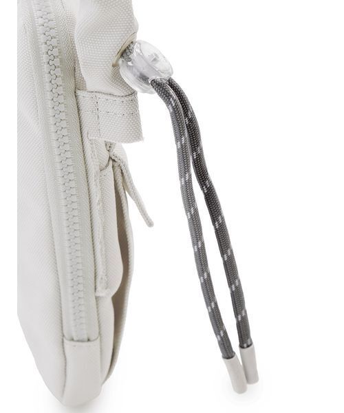 emmi（エミ）の「ギャザーショルダースマホショルダー（ショルダーバッグ・レディース・ブラック/レッド/ライトグレー/ホワイト・F）」の9枚目の写真