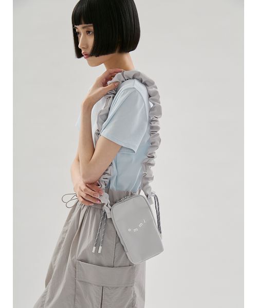 emmi（エミ）の「ギャザーショルダースマホショルダー（ショルダーバッグ・レディース・ブラック/レッド/ライトグレー/ホワイト・F）」の15枚目の写真