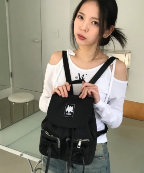 CATSAVETHEWORLD(キャットセーブザワールド)の「◇CATSAVETHEWORLD◇ブランド直輸入正規品/リアンストリングリボンシャーリングミニバックパック LIAN STRING RIBBON SHIRRING MINI BACKPACK(バックパック/リュック・レディース・ブラック・FREE)」の2枚目の写真
