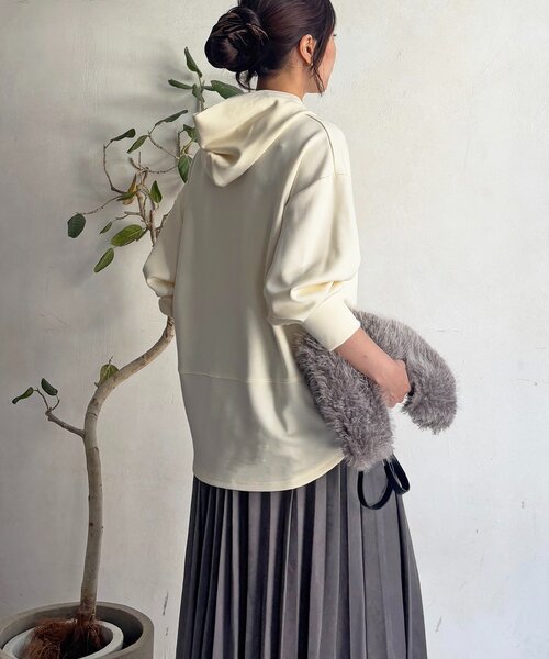 un dix cors（アンディコール）の「フードコクーンロゴプルオーバー（Tシャツ/カットソー・レディース・アイボリー/ブラック/グレー/バイオレット・FREE）」の6枚目の写真