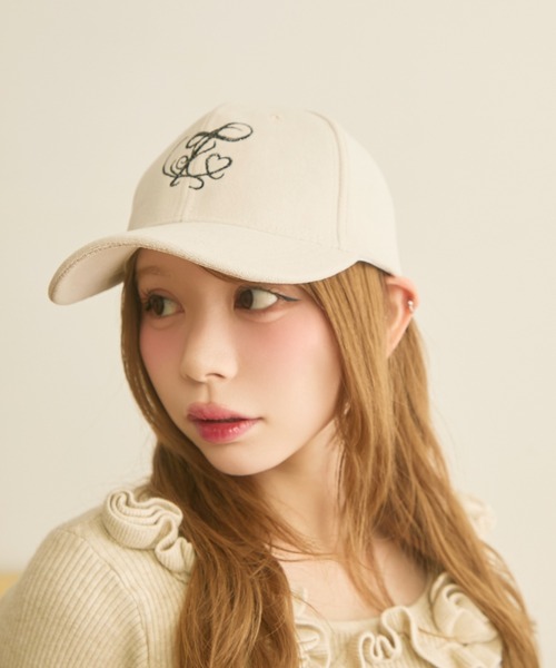 TITTY&CO.（ティティーアンドコー）の「ラメ刺繍ロゴキャップ（キャップ・レディース・アイボリー/ブラック・FREE）」の2枚目の写真