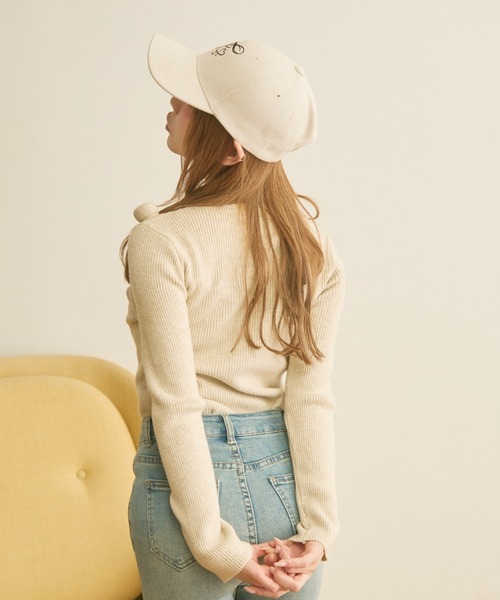 TITTY&CO.（ティティーアンドコー）の「ラメ刺繍ロゴキャップ（キャップ・レディース・アイボリー/ブラック・FREE）」の4枚目の写真