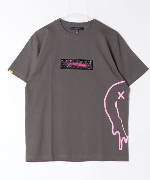 STUD MUFFIN(スタッドマフィン)の「STUD MUFFIN/スタッドマフィン/コットン天竺 クレジットシークイン&ドリップスマイル SS Tシャツ(Tシャツ/カットソー・メンズ・ホワイト/グレー・3/2)」の7枚目の写真