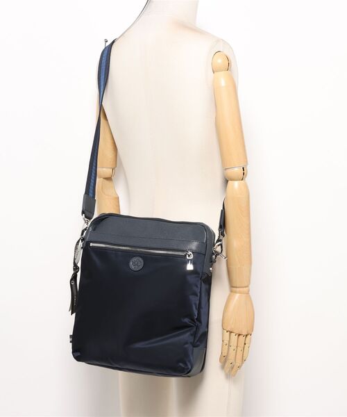 Orobianco（オロビアンコ）の「ショルダーバッグ ソロペルテ 7L A4サイズ レザー 92970（ショルダーバッグ・メンズ・ブラック/グリーン/ネイビー・FREE）」の7枚目の写真