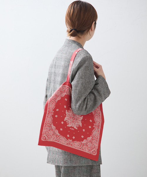 journal standard L'essage（ジャーナルスタンダードレサージュ）の「《追加》【AENEIS/エネス】Minimal Bandana Silk Totebag：トートバッグ（トートバッグ・レディース・ブラック/レッド・FREE）」の3枚目の写真