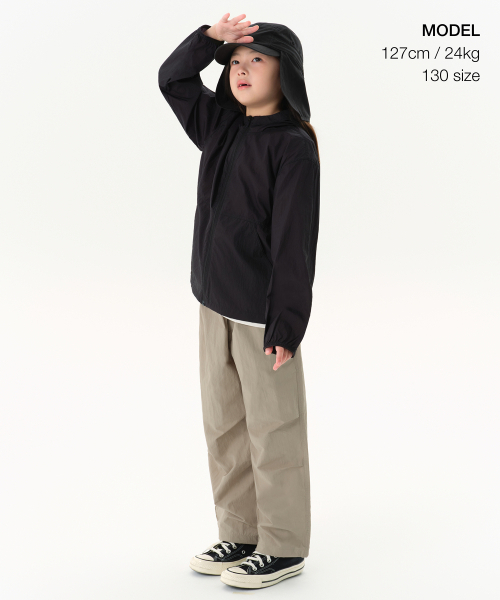 MUSINSA STANDARD KIDS（ムシンサスタンダードキッズ）の「ライトウェイトパッカブルウィンドブレイカー ジャケット [ブラック]（ブルゾン・レディース・その他・130/120/110/140/150/100/160）」の2枚目の写真