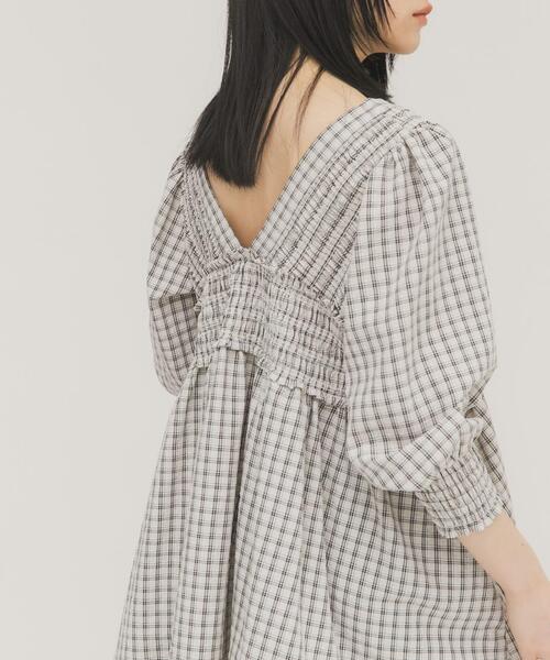 KBF（ケイビーエフ）の「2WAYシャーリングチェックミニワンピース（ワンピース・レディース・ブラウン系その他/ベージュ系その他/ブルー系その他・ONE）」の7枚目の写真