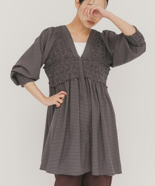 KBF（ケイビーエフ）の「2WAYシャーリングチェックミニワンピース（ワンピース・レディース・ブラウン系その他/ベージュ系その他/ブルー系その他・ONE）」の13枚目の写真