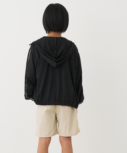 coca(coca)(コカ)の「キッズ UVカットラインパーカー(パーカー・キッズ・ベージュ/ブラック・150/140/130/120)」の6枚目の写真