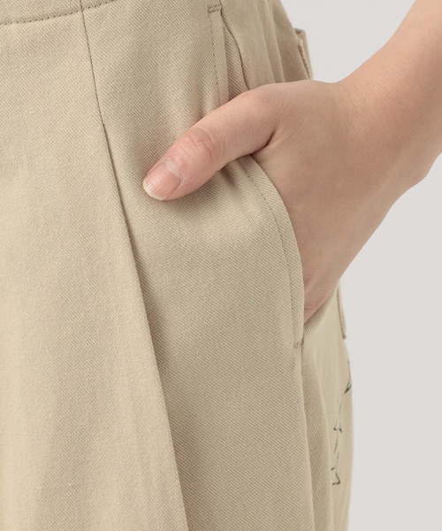 BAYFLOW（ベイフロー）の「[手描き風イラストをプリント]グラフィティタックパンツ（その他パンツ・レディース・ライトベージュ/ブラウン・MEDIUM/SMALL）」の5枚目の写真