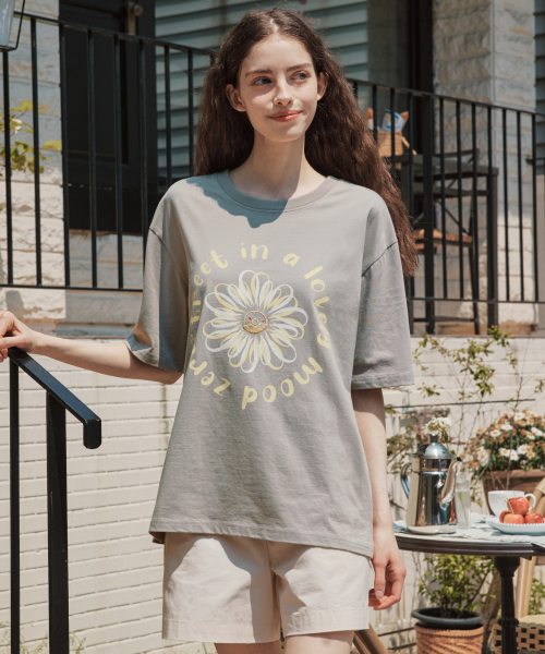 ZEROSTREET（ゼロストリート）の「[4カラー] フラワードーナツ半袖Tシャツ（Tシャツ/カットソー・レディース・ホワイト/ブラック/ライトグレー/ピンクベージュ・FREE）」の5枚目の写真