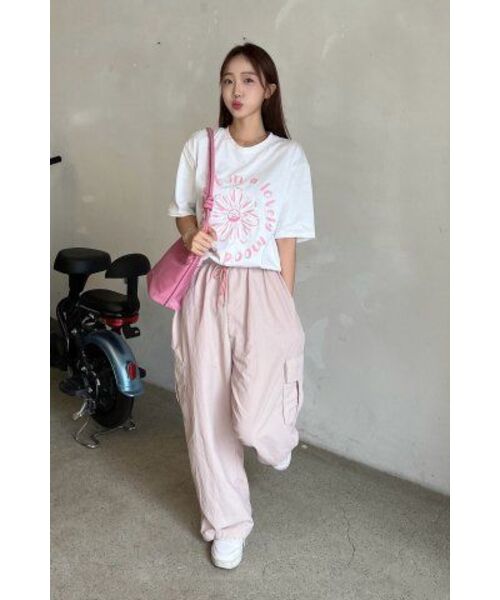 ZEROSTREET（ゼロストリート）の「[4カラー] フラワードーナツ半袖Tシャツ（Tシャツ/カットソー・レディース・ホワイト/ブラック/ライトグレー/ピンクベージュ・FREE）」の8枚目の写真