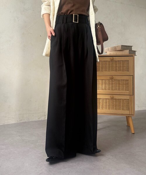 Thevon（ゼボン）の「ベルト付きタックワイドスラックス（スラックス・レディース・チャコールグレー/ブラック/アイボリー・S/M）」の3枚目の写真
