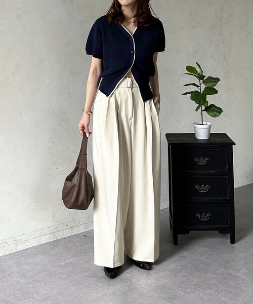 Thevon（ゼボン）の「ベルト付きタックワイドスラックス（スラックス・レディース・チャコールグレー/ブラック/アイボリー・S/M）」の15枚目の写真