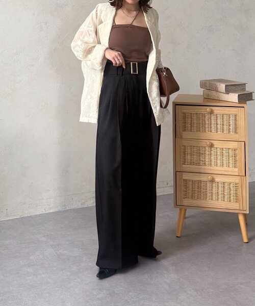 Thevon（ゼボン）の「ベルト付きタックワイドスラックス（スラックス・レディース・チャコールグレー/ブラック/アイボリー・S/M）」の4枚目の写真