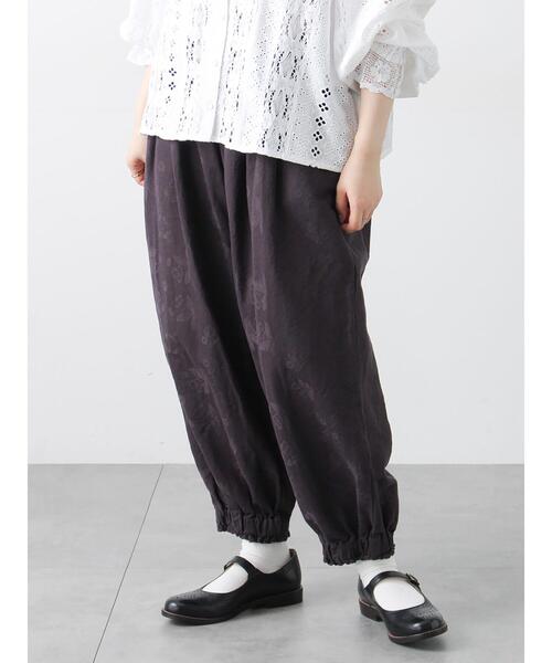 TSUHARU by Samansa Mos2（ツハルバイサマンサモスモス）の「【tukuroi】コットンジャカード製品染め裾ゴムパンツ（その他パンツ・レディース・オフホワイト/チャコールグレー・F）」の2枚目の写真