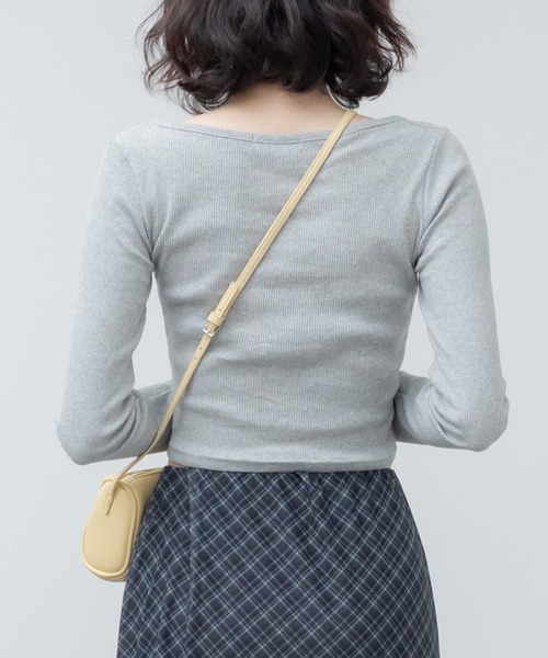 HEILIS（ヘイリス）の「コンパクトヘンリーカットソー / トップス 長袖 春服 秋服 冬服 韓国 ノームコア ヘンリーネック 長袖 カジュアル シンプル 無地 コンパクト ヘンリーネック オフィスカジュアル 白 グレー ホワイト ブラック カットソー ノームコア（Tシャツ/カットソー・レディース・グレー/ブラック/ホワイト・FREE）」の6枚目の写真