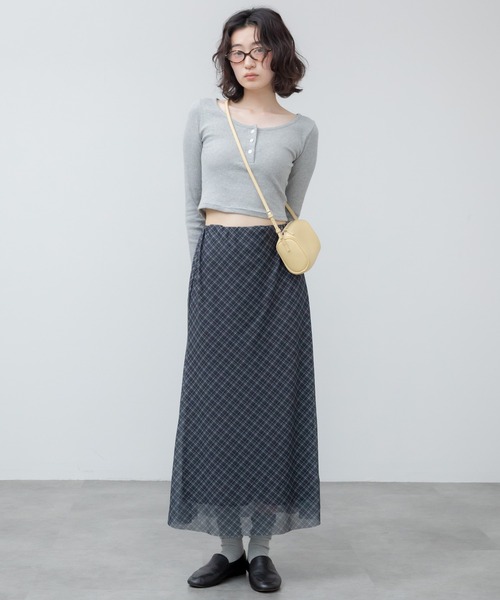 HEILIS（ヘイリス）の「コンパクトヘンリーカットソー / トップス 長袖 春服 秋服 冬服 韓国 ノームコア ヘンリーネック 長袖 カジュアル シンプル 無地 コンパクト ヘンリーネック オフィスカジュアル 白 グレー ホワイト ブラック カットソー ノームコア（Tシャツ/カットソー・レディース・グレー/ブラック/ホワイト・FREE）」の8枚目の写真