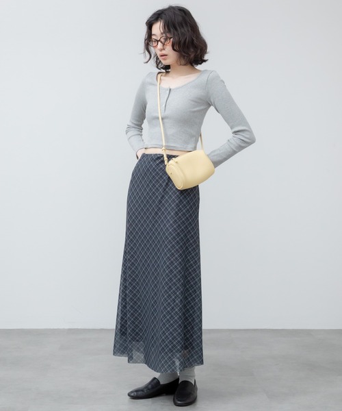HEILIS（ヘイリス）の「コンパクトヘンリーカットソー / トップス 長袖 春服 秋服 冬服 韓国 ノームコア ヘンリーネック 長袖 カジュアル シンプル 無地 コンパクト ヘンリーネック オフィスカジュアル 白 グレー ホワイト ブラック カットソー ノームコア（Tシャツ/カットソー・レディース・グレー/ブラック/ホワイト・FREE）」の9枚目の写真