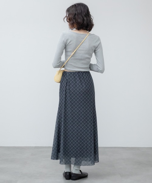 HEILIS（ヘイリス）の「コンパクトヘンリーカットソー / トップス 長袖 春服 秋服 冬服 韓国 ノームコア ヘンリーネック 長袖 カジュアル シンプル 無地 コンパクト ヘンリーネック オフィスカジュアル 白 グレー ホワイト ブラック カットソー ノームコア（Tシャツ/カットソー・レディース・グレー/ブラック/ホワイト・FREE）」の11枚目の写真