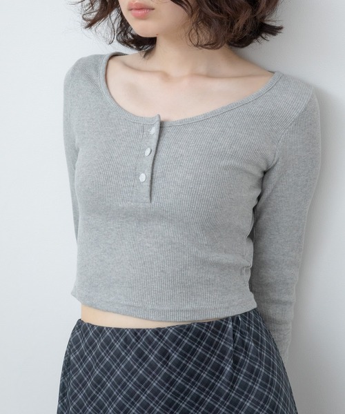 HEILIS（ヘイリス）の「コンパクトヘンリーカットソー / トップス 長袖 春服 秋服 冬服 韓国 ノームコア ヘンリーネック 長袖 カジュアル シンプル 無地 コンパクト ヘンリーネック オフィスカジュアル 白 グレー ホワイト ブラック カットソー ノームコア（Tシャツ/カットソー・レディース・グレー/ブラック/ホワイト・FREE）」の12枚目の写真
