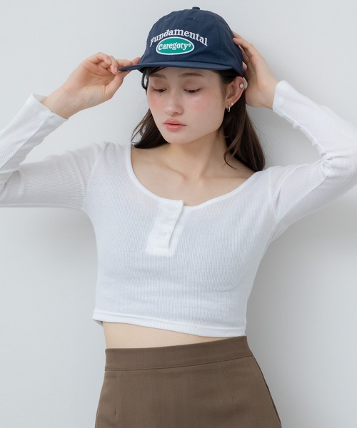 HEILIS（ヘイリス）の「コンパクトヘンリーカットソー / トップス 長袖 春服 秋服 冬服 韓国 ノームコア ヘンリーネック 長袖 カジュアル シンプル 無地 コンパクト ヘンリーネック オフィスカジュアル 白 グレー ホワイト ブラック カットソー ノームコア（Tシャツ/カットソー・レディース・グレー/ブラック/ホワイト・FREE）」の13枚目の写真