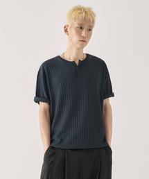 KIIMUIR（キミュア）の「[クロップ] クールタッチヘンリーネックハーフニット_ネイビー（Tシャツ/カットソー）」