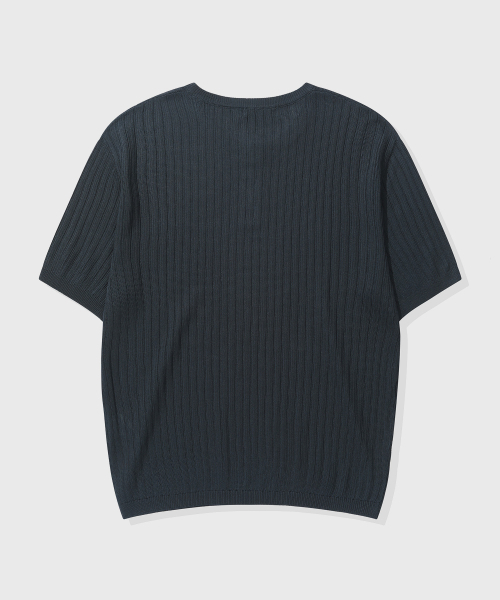 KIIMUIR（キミュア）の「[クロップ] クールタッチヘンリーネックハーフニット_ネイビー（Tシャツ/カットソー・メンズ・ネイビー・MEDIUM/LARGE/X-LARGE）」の3枚目の写真