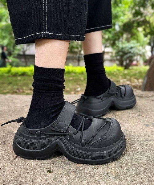 Miniministore(ミニミニストア)の「クロッグサンダル厚底クロスコードサンダル(サンダル・レディース・ブラック/ダークベージュ/アイボリー・M/S/L)」の2枚目の写真