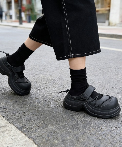 Miniministore(ミニミニストア)の「クロッグサンダル厚底クロスコードサンダル(サンダル・レディース・ブラック/ダークベージュ/アイボリー・M/S/L)」の4枚目の写真