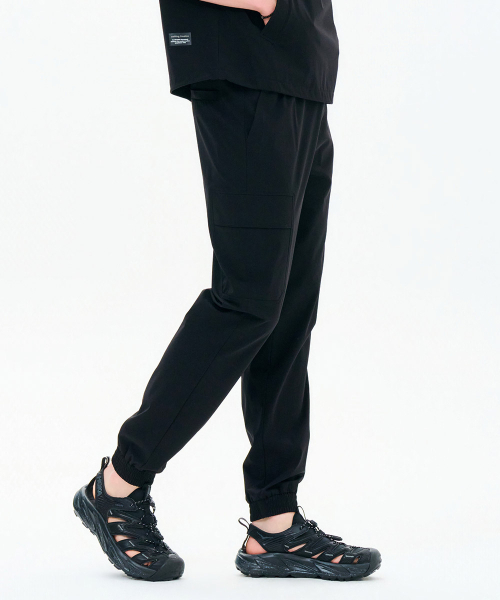 CHASECULT(チェイスカルト)の「共用クールストレッチジョガーパンツ-FBRU2225C03(スウェットパンツ・メンズ・ブラック・67/70/76/82/86/92)」の3枚目の写真