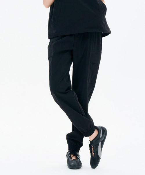 CHASECULT(チェイスカルト)の「共用クールストレッチジョガーパンツ-FBRU2225C03(スウェットパンツ・メンズ・ブラック・67/70/76/82/86/92)」の4枚目の写真