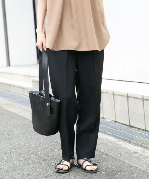ITEMS URBANRESEARCH(アイテムズ アーバンリサーチ)の「『イージーケア/接触冷感/UVカット』SMOOTH LINEN TOUCH パンツ(その他パンツ・レディース・ブラウン/ミント/ブラック・FREE)」の1枚目の写真