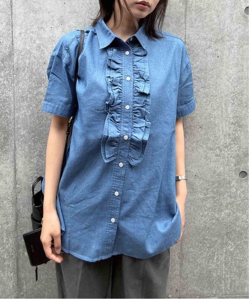 AS KNOW AS plus(アズノゥアズプラス)の「◯ フロントフリル 半袖ロングシャツ(シャツ/ブラウス・レディース・ブラック系/ブルー系/サックスブルー系/オフホワイト・FREE)」の8枚目の写真