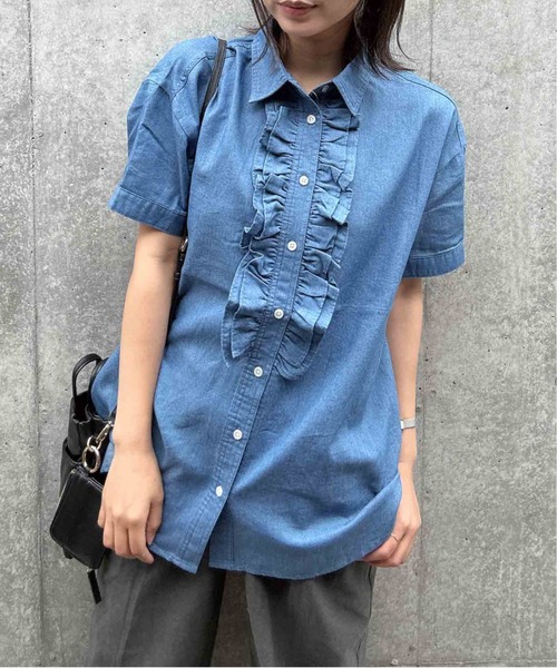 AS KNOW AS plus(アズノゥアズプラス)の「◯ フロントフリル 半袖ロングシャツ(シャツ/ブラウス・レディース・ブラック系/ブルー系/サックスブルー系/オフホワイト・FREE)」の9枚目の写真