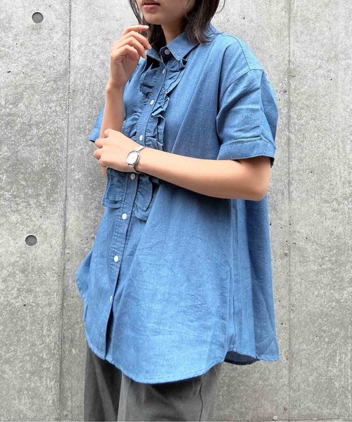 AS KNOW AS plus(アズノゥアズプラス)の「◯ フロントフリル 半袖ロングシャツ(シャツ/ブラウス・レディース・ブラック系/ブルー系/サックスブルー系/オフホワイト・FREE)」の12枚目の写真