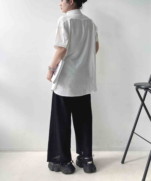 AS KNOW AS plus(アズノゥアズプラス)の「◯ フロントフリル 半袖ロングシャツ(シャツ/ブラウス・レディース・ブラック系/ブルー系/サックスブルー系/オフホワイト・FREE)」の5枚目の写真