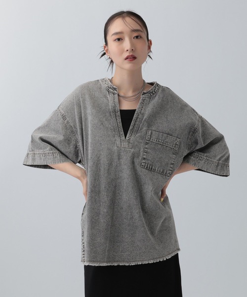 LEPSIM(レプシィム)の「デニムスキッパーTブラウス 664824(シャツ/ブラウス・レディース・ブラック/ライトブルー・FREE)」の11枚目の写真