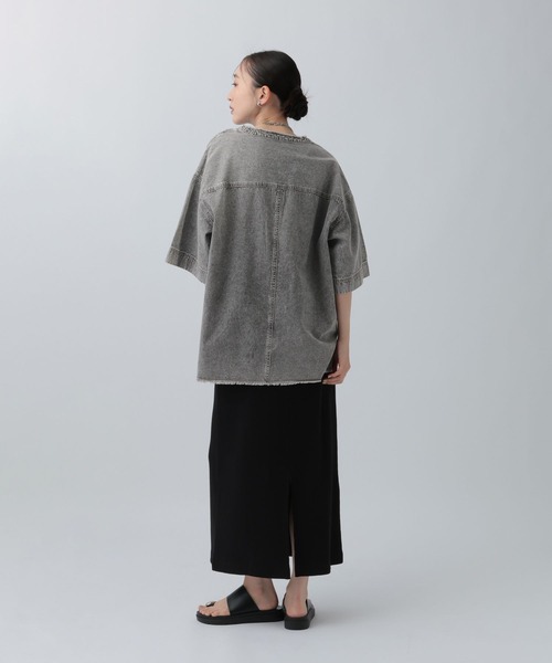 LEPSIM(レプシィム)の「デニムスキッパーTブラウス 664824(シャツ/ブラウス・レディース・ブラック/ライトブルー・FREE)」の17枚目の写真