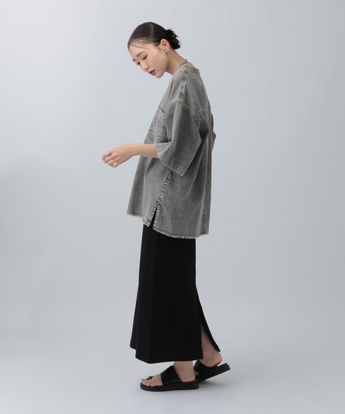 LEPSIM(レプシィム)の「デニムスキッパーTブラウス 664824(シャツ/ブラウス・レディース・ブラック/ライトブルー・FREE)」の18枚目の写真
