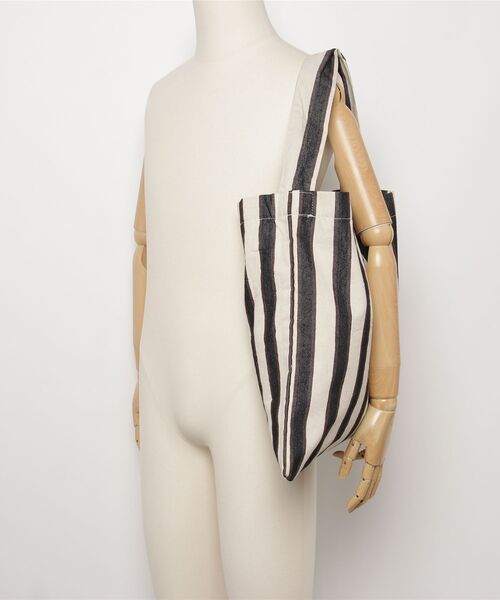 beej（ビージ）の「(beej)stripe fabric Osbag（トートバッグ・レディース・イエロー/オレンジ/ブラック/グリーン・ONE SIZE）」の8枚目の写真