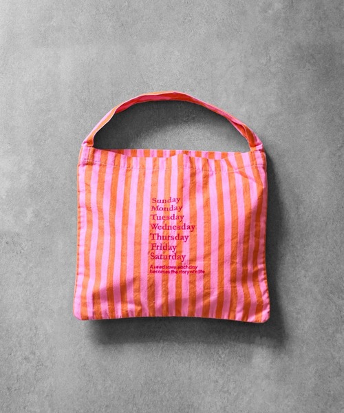 beej(ビージ)の「(beej)stripe fabric Osbag(トートバッグ・レディース・イエロー/オレンジ/ブラック/グリーン・ONE SIZE)」の4枚目の写真