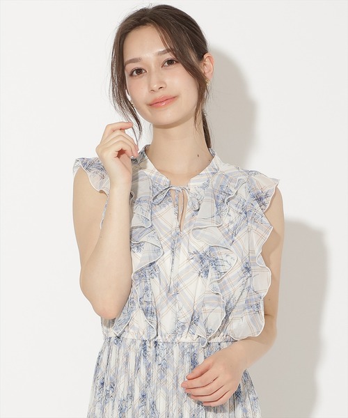 WILLSELECTION(ウィルセレクション)の「フラワーチェックプリントプリーツ切替ワンピース(ワンピース・レディース・ホワイト系その他/レッド系その他/ブルー系その他・FREE)」の10枚目の写真