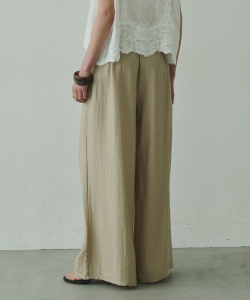 Plumel(プルメル)の「Relaxing Linen Tuck Slacks / リラクシングリネンタックスラックス(スラックス・レディース・ベージュ/ブラック/ナチュラル・MEDIUM/LARGE)」の9枚目の写真