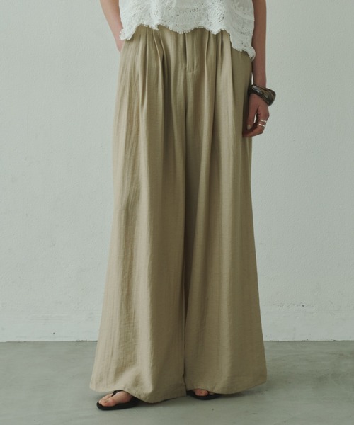 Plumel(プルメル)の「Relaxing Linen Tuck Slacks / リラクシングリネンタックスラックス(スラックス・レディース・ベージュ/ブラック/ナチュラル・MEDIUM/LARGE)」の5枚目の写真