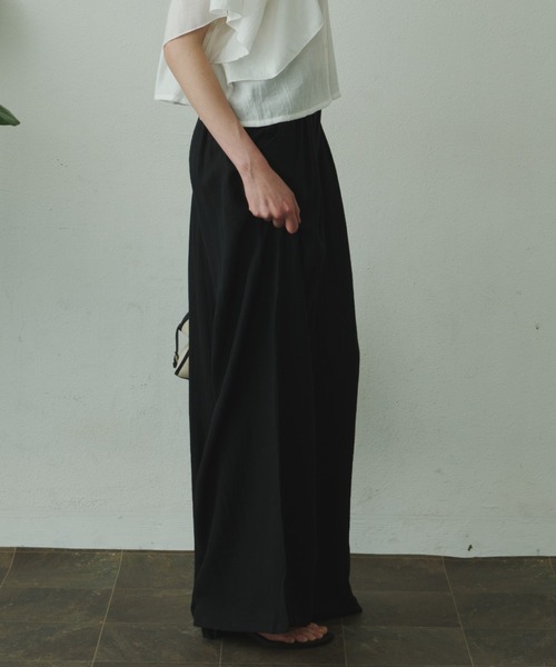 Plumel(プルメル)の「Relaxing Linen Tuck Slacks / リラクシングリネンタックスラックス(スラックス・レディース・ベージュ/ブラック/ナチュラル・MEDIUM/LARGE)」の20枚目の写真