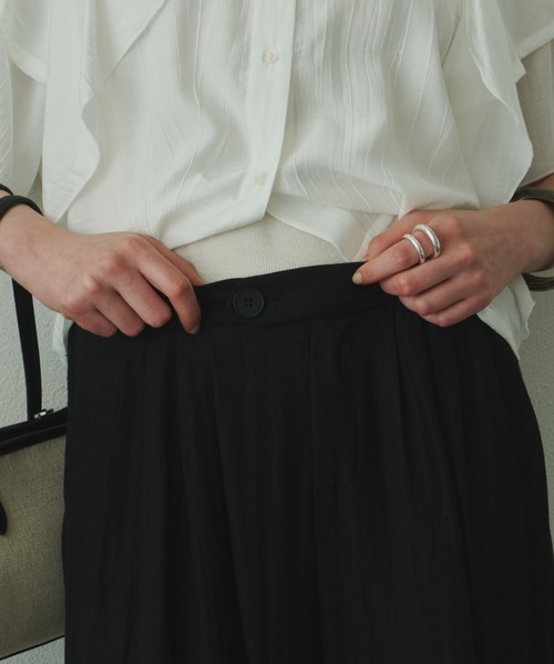 Plumel(プルメル)の「Relaxing Linen Tuck Slacks / リラクシングリネンタックスラックス(スラックス・レディース・ベージュ/ブラック/ナチュラル・MEDIUM/LARGE)」の21枚目の写真
