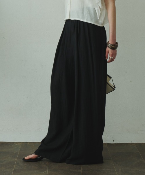 Plumel(プルメル)の「Relaxing Linen Tuck Slacks / リラクシングリネンタックスラックス(スラックス・レディース・ベージュ/ブラック/ナチュラル・MEDIUM/LARGE)」の15枚目の写真
