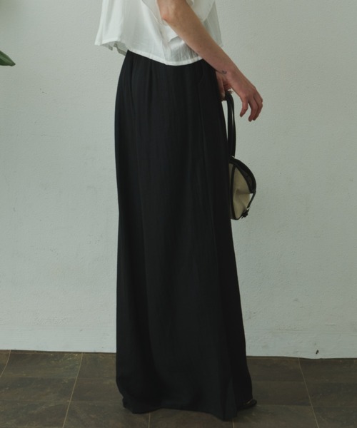 Plumel(プルメル)の「Relaxing Linen Tuck Slacks / リラクシングリネンタックスラックス(スラックス・レディース・ベージュ/ブラック/ナチュラル・MEDIUM/LARGE)」の16枚目の写真